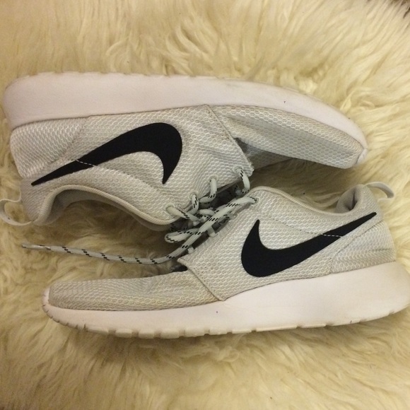 Platinum White/ Grey Nike Roshe