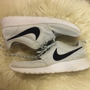 Platinum White/ Grey Nike Roshe