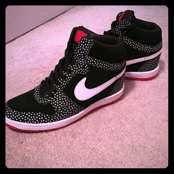 Nike Shoes - Nike high tops polka dot style