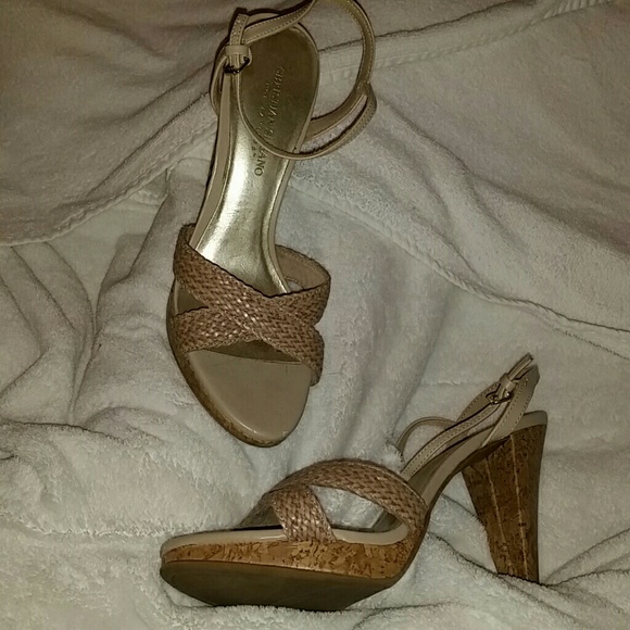 Sz 8.5 strap sandal heels