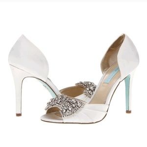 💋SALE💋Betsey Johnson Jeweled Heels