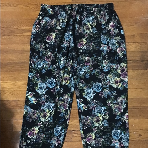 Forever 21 Plus Size floral Jeanie pants