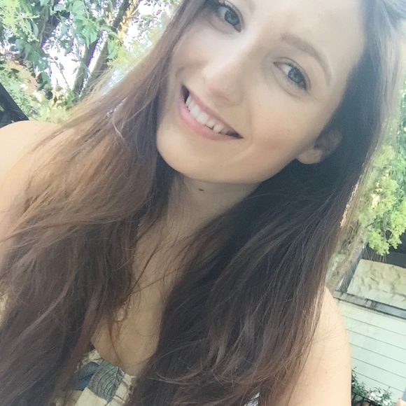 Meet your Posher, Sarah - Picture 2 of 2