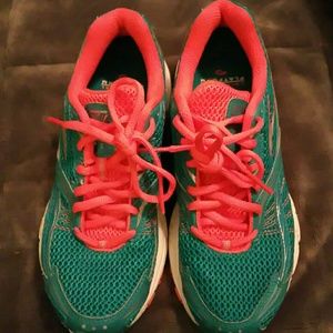 Brooks ultra lite weight runners.