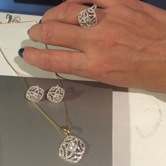 SOLD*** Stunning 14kt gold stamped set- BNWT! - Picture 2 of 4