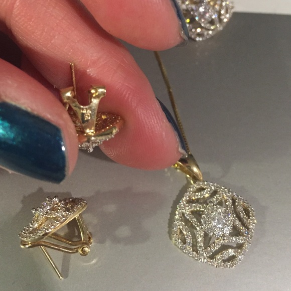 SOLD*** Stunning 14kt gold stamped set- BNWT! - Picture 4 of 4