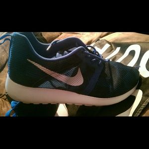 Women's Nike roshes