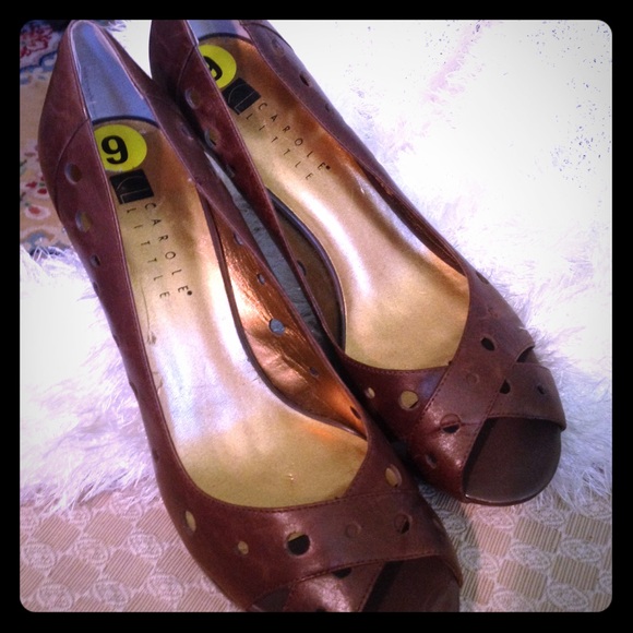Beautiful Carole a Little Brown Pumps