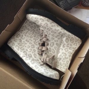 White leapord Boots