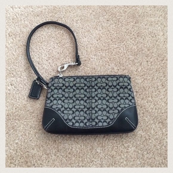 ‼️SOLD‼️ Coach Mini Signature Wristlet