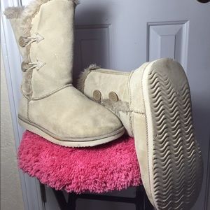 Beige flat suede/leather boots!