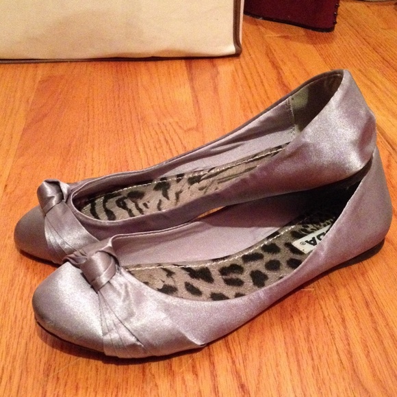 Gray satin knot flat - Picture 2 of 4