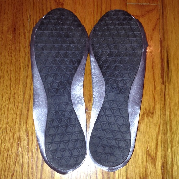 Gray satin knot flat - Picture 3 of 4