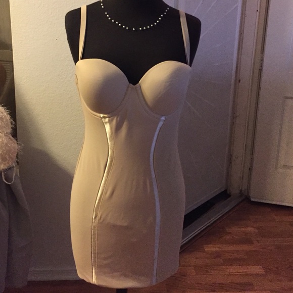 Maidenform Shapeware. 36B. For dress or skirt