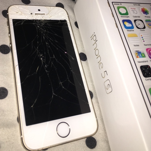 iPhone 5S | Gold - Cracked Screen - Picture 3 of 4