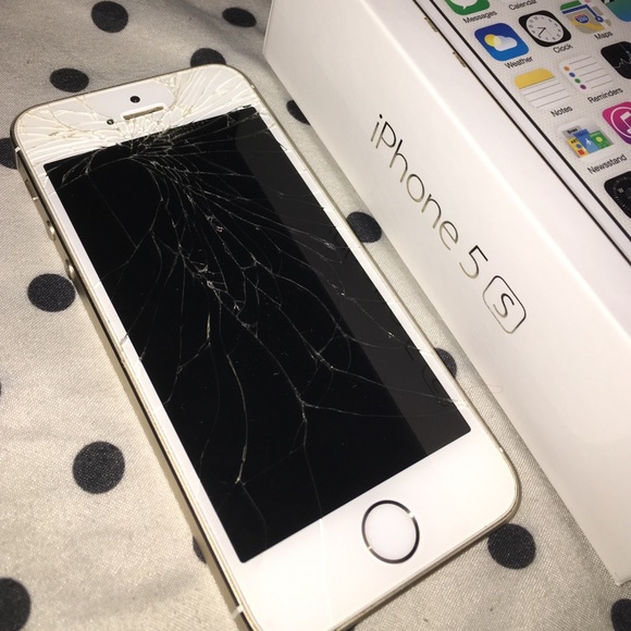 iPhone 5S | Gold - Cracked Screen - Picture 4 of 4