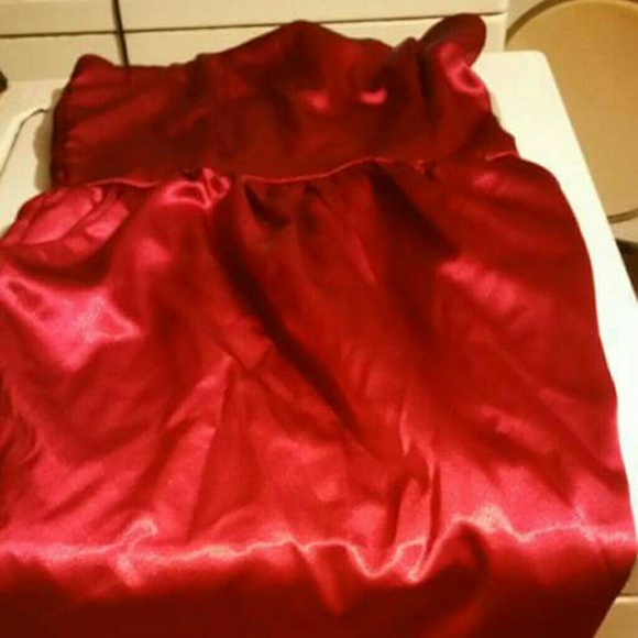 Dresses - Picture 2 of 3