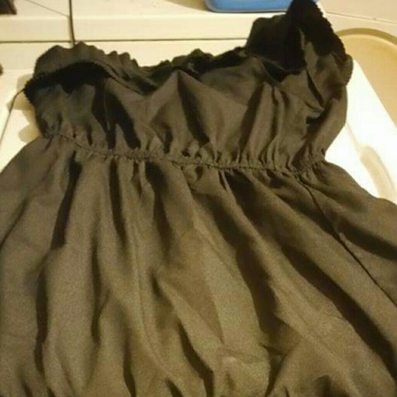 Dresses - Picture 3 of 3