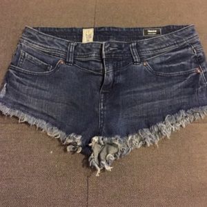 Volcom micro-chonies!