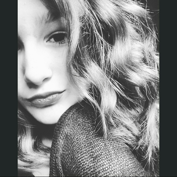 Meet your Posher, Madelyn - Picture 1 of 1