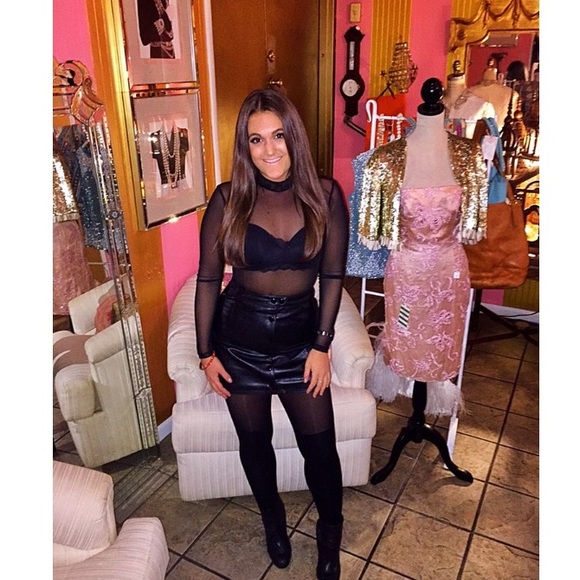 Meet your Posher, Lisa - Picture 2 of 2