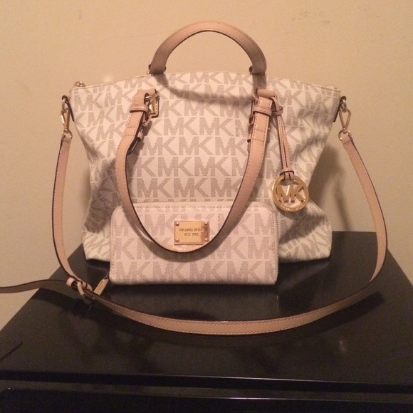 Micheal Kors Large Purse