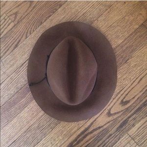 Felt hat with leather detail