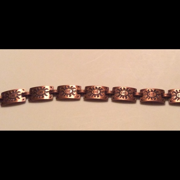 Vintage American Indian copper bracelet sun faces