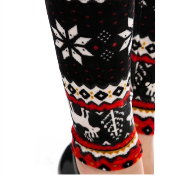 🆕 Reindeer and Snowflake Leggings! - Picture 2 of 3