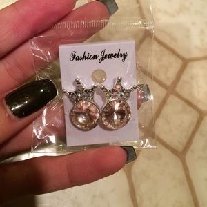 Crown earrings