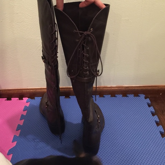 Brand new BCBG boots. Brown with tie back string. - Picture 2 of 4