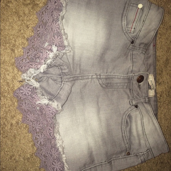 Shorts with lace accents