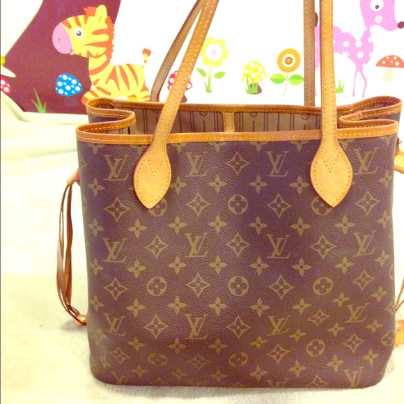 Louis Vuitton neverfull mm bag.