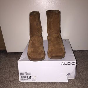 ALDO light brown snow boots.