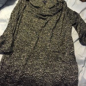 Gap print dress with pockets. Banded 3/4 sleeves.