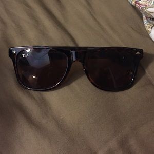 Tortoise shell Raybans