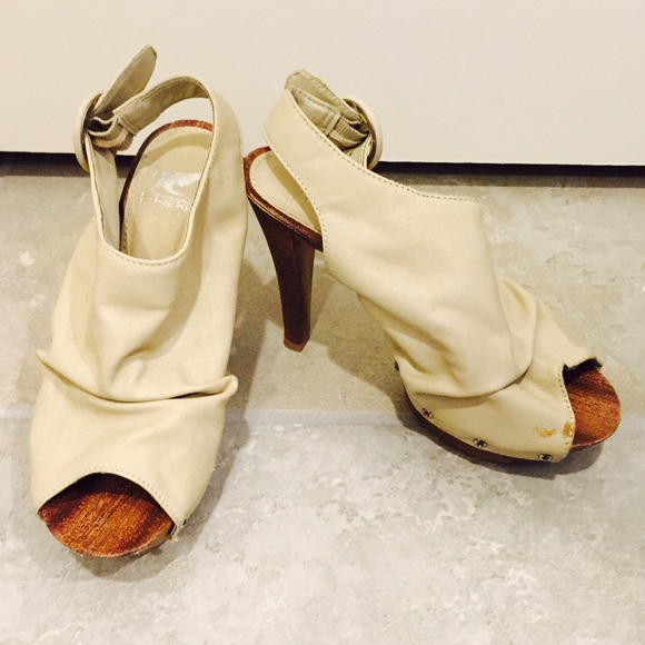 Slouchy peep toe heels - Picture 3 of 4