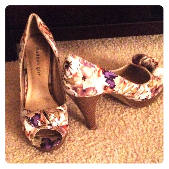 Madden Girl Flower Plateform Heel