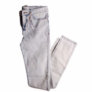 LIGHT BLUE DENIM ANKLE JEGGINGS