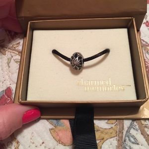 🎁NIB🎁 Charmed Memories Retired Cathedral Bead