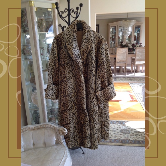 NWT LADIES: SIZE XL ANIMAL PRINT FAUX FUR COAT