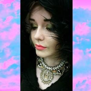 Meet your Posher, Hayley