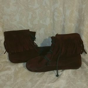 Minnetonka Burgundy Fringed Moccasins