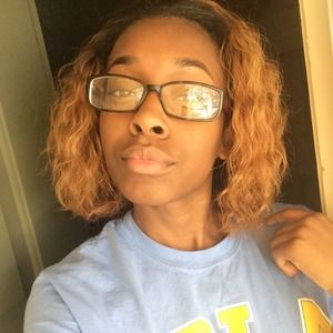 Meet your Posher, Alexis