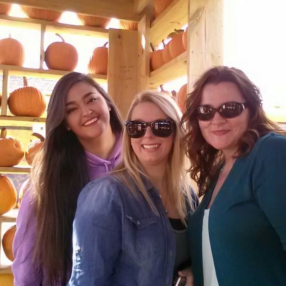 Meet your Posher, Ally