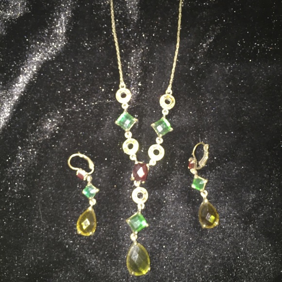 🎉Cute Necklace and Earring Set 🎉