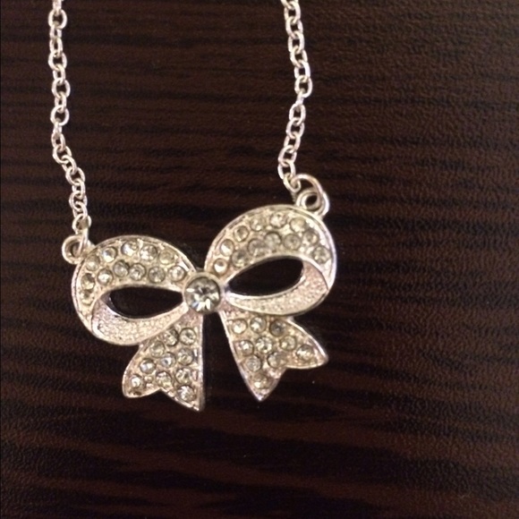Sparkling Bow Necklace