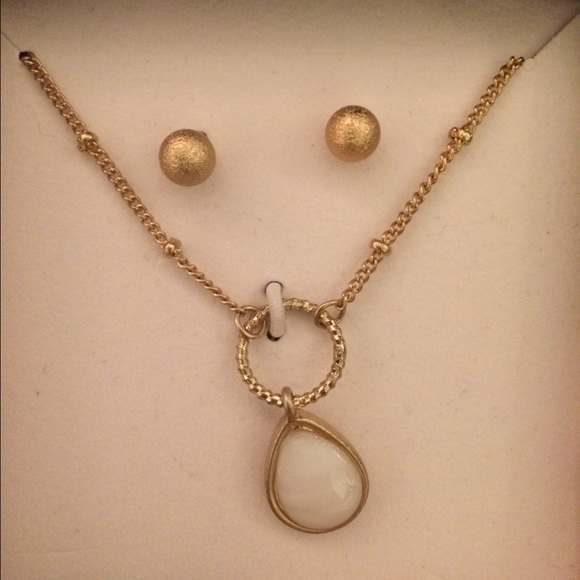 Gold and White Jewelry Set