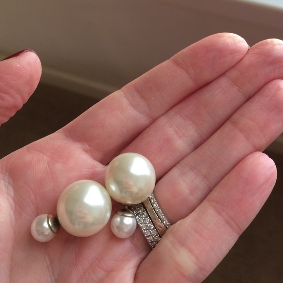 Dual side pearl stud earrings