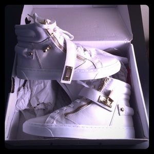 Stunning ⭐️👟White hi tops with gold accents ALDO